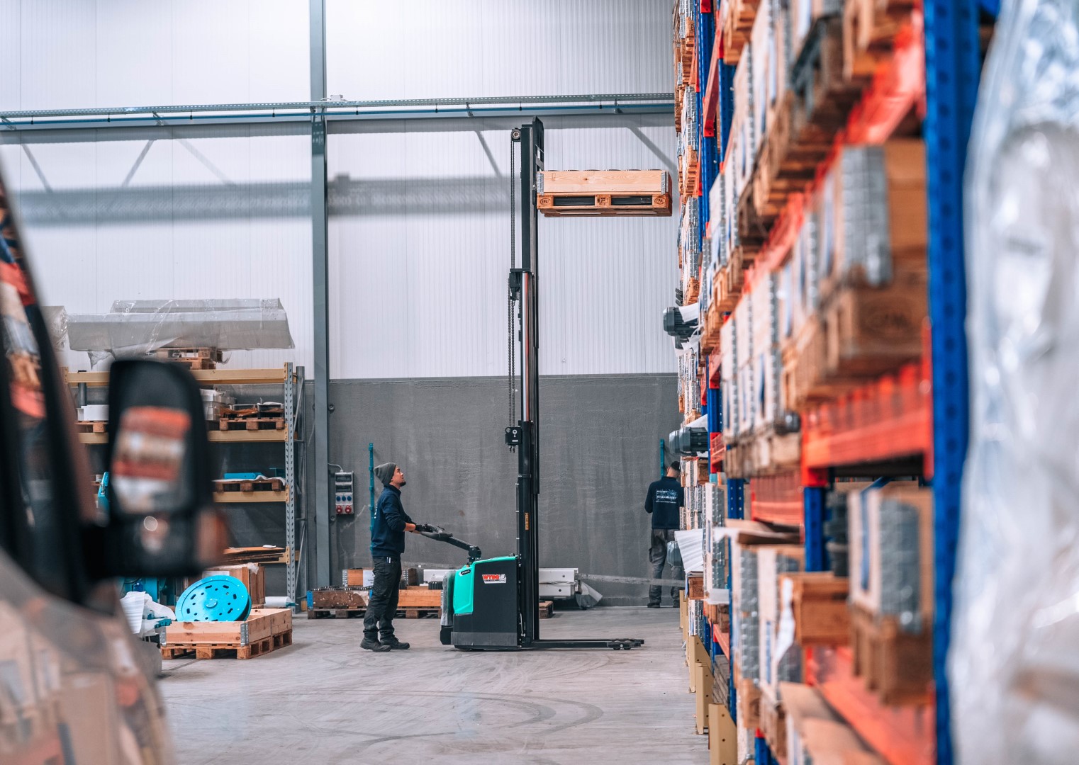 Levering van machines en installatie-onderdelen op de projectlocatie