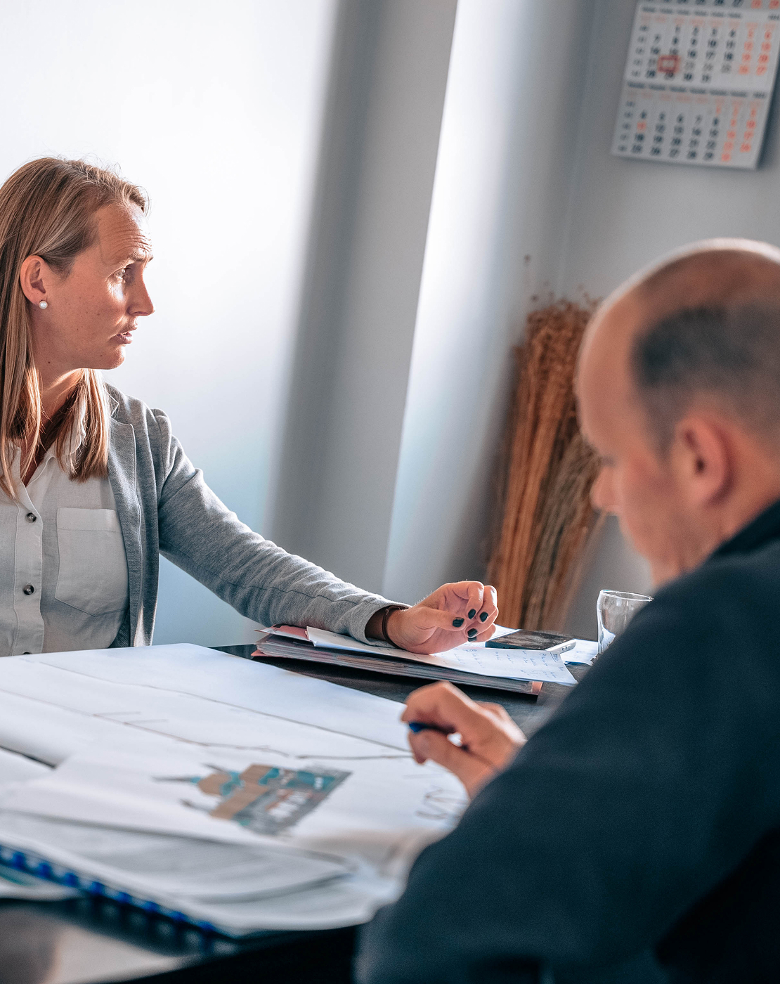 Ondertekening van overeenkomst tussen Vanhauwaert en klant voor projectrealisatie